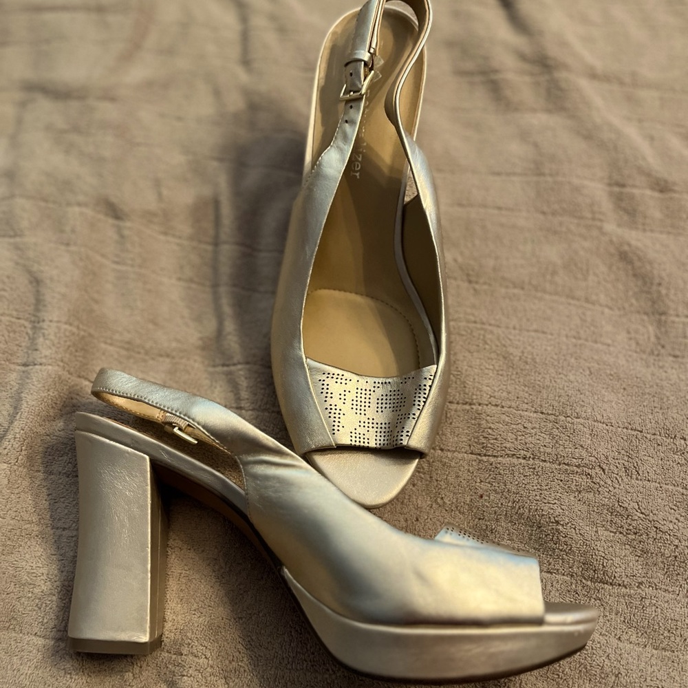 Naturalizer size 10 heels